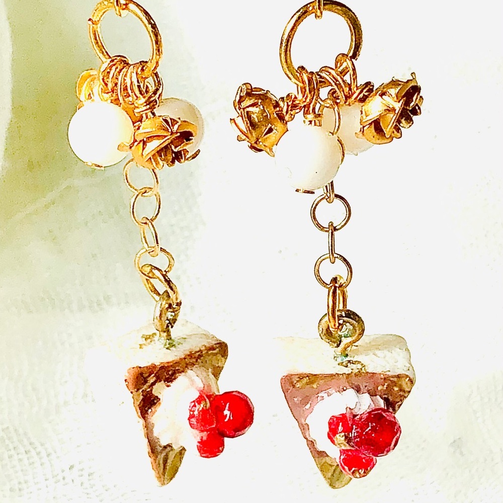 🍓Strawberry Cheesecake Desert Earrings, Gold